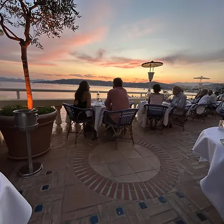 Lägenhet Tres Beau Lumineux Dans Avec Piscine