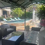 Tres Beau Lumineux Dans Avec Piscine 아파트 주앙레핑