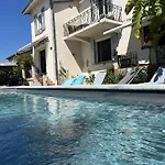 아파트 Tres Beau Lumineux Dans Avec Piscine 주앙레핑