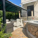 Tres Beau Lumineux Dans Avec Piscine 아파트