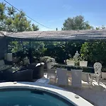 Tres Beau Lumineux Dans Avec Piscine 아파트