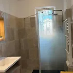 Tres Beau Lumineux Dans Avec Piscine 아파트