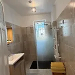 Tres Beau Lumineux Dans Avec Piscine 아파트 *