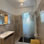 Tres Beau Lumineux Dans Avec Piscine 아파트 주앙레핑