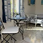 Tres Beau Lumineux Dans Avec Piscine 아파트