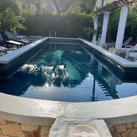 Tres Beau Lumineux Dans Avec Piscine *