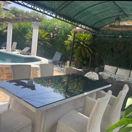 Tres Beau Lumineux Dans Avec Piscine *