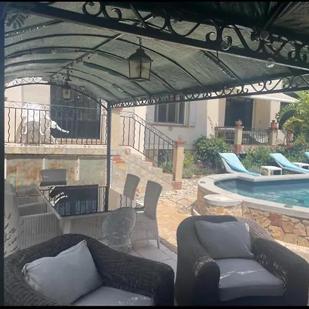 Tres Beau Lumineux Dans Avec Piscine Apartamento