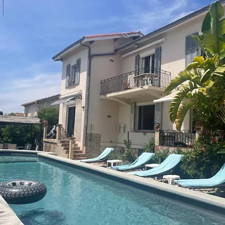 Apartamento Tres Beau Lumineux Dans Avec Piscine