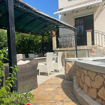 Tres Beau Lumineux Dans Avec Piscine Appartement