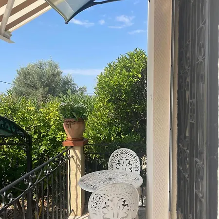 Tres Beau Lumineux Dans Avec Piscine *