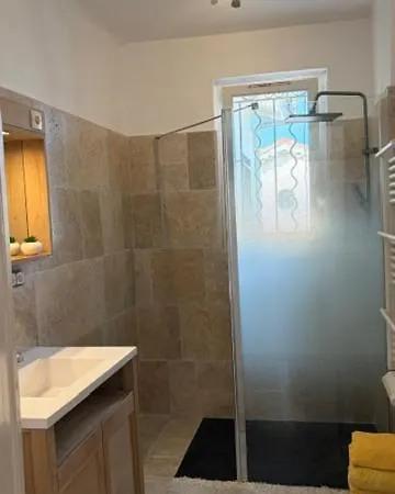 Tres Beau Lumineux Dans Avec Piscine Apartamento *
